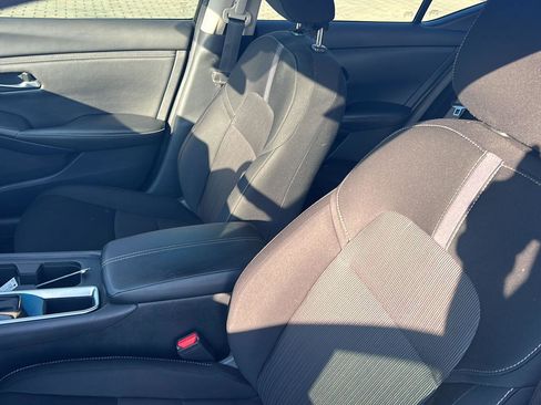 Used 2024 Nissan Sentra SV FWD image 29