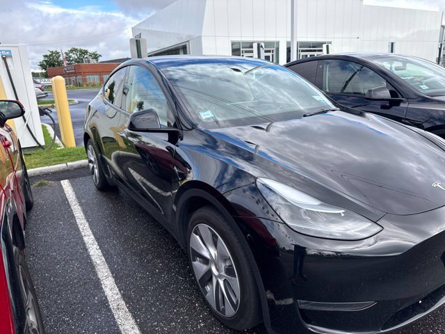 Used 2023 Tesla Model Y Long Range AWD/4WD image 1