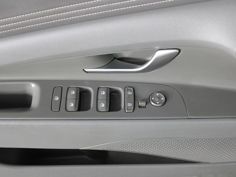 Used 2025 Hyundai Elantra SEL image 22