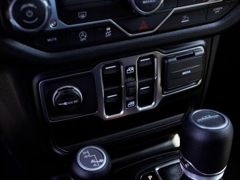 New 2026 Jeep Gladiator Sport AWD/4WD image 16