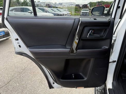 Used 2016 Toyota 4Runner 4WD image 8