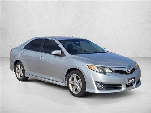Used 2013 Toyota Camry SE image 3