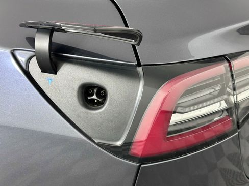 Used 2021 Tesla Model 3 Standard Range Plus image 6