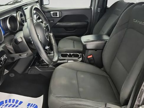 Used 2018 Jeep Wrangler Unlimited Sahara AWD/4WD image 11