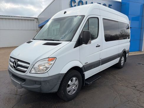 Used 2011 Mercedes-Benz Sprinter 2500 image 2