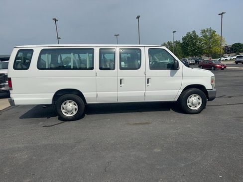 Used 2010 Ford E-350 and Econoline 350 XLT image 11