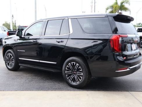 Used 2025 GMC Yukon Elevation AWD/4WD image 6