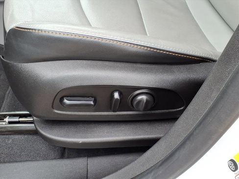 Used 2019 GMC Terrain SLT w/ Preferred Package image 10