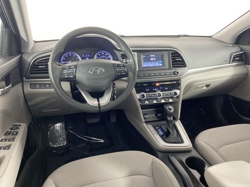Used 2020 Hyundai Elantra SE FWD image 18