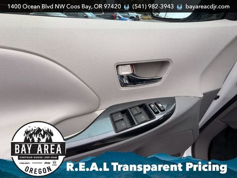 Used 2011 Toyota Sienna SE w/ Preferred Pkg FWD image 11