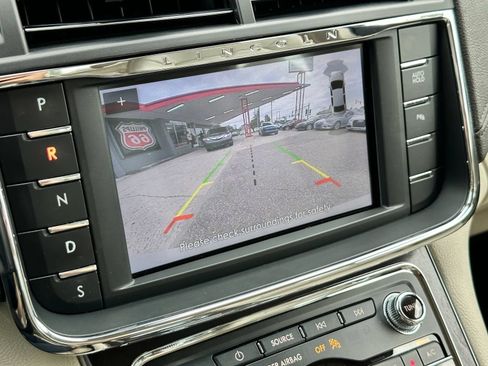 Used 2019 Lincoln Continental Select w/ Continental Climate Package FWD image 28