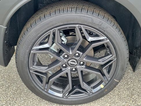 New 2026 Nissan Kicks SR image 3