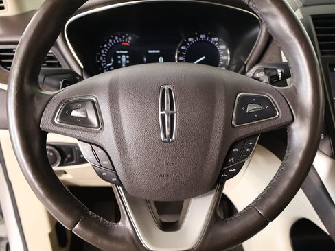 Used 2019 Lincoln MKC Reserve w/ MKC Climate Package FWD image 3