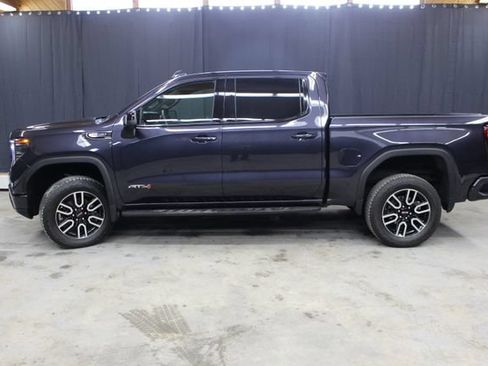 Used 2024 GMC Sierra 1500 AT4 w/ Technology Package AWD/4WD image 4