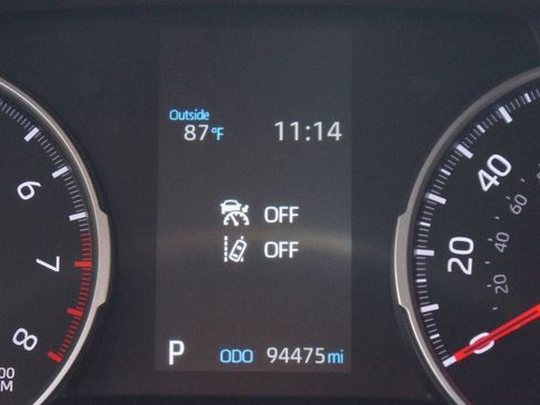 Used 2022 Toyota RAV4 LE AWD/4WD image 4