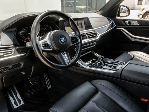 Used 2022 BMW X7 xDrive40i w/ M Sport Package AWD/4WD image 4