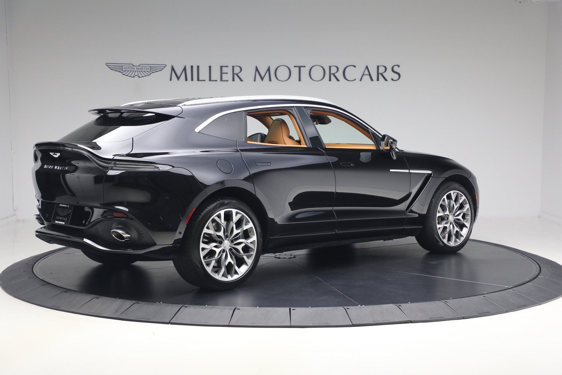 Used 2021 Aston Martin DBX AWD/4WD image 8