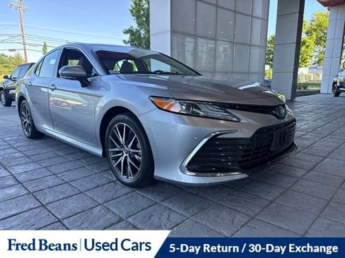 Used 2023 Toyota Camry XLE w/ Navigation Package FWD image 1