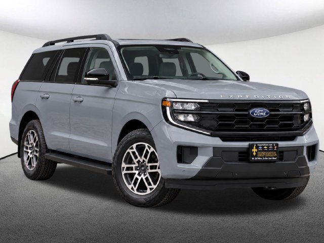 Used 2025 Ford Expedition Active AWD/4WD image 2