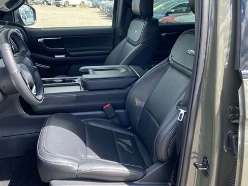 Used 2025 Ford Expedition Max Platinum w/ Stealth Performance Package AWD/4WD image 5