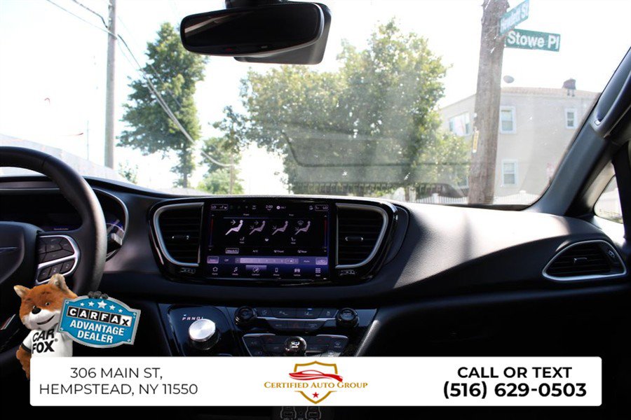 Used 2025 Chrysler Pacifica Select FWD image 26