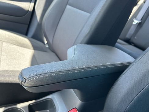 New 2025 Nissan Kicks Play S image 29