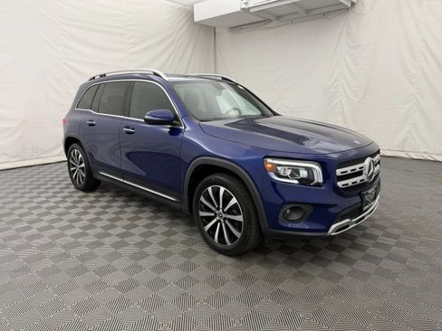 Used 2021 Mercedes-Benz GLB 250 4MATIC w/ Premium Package image 4