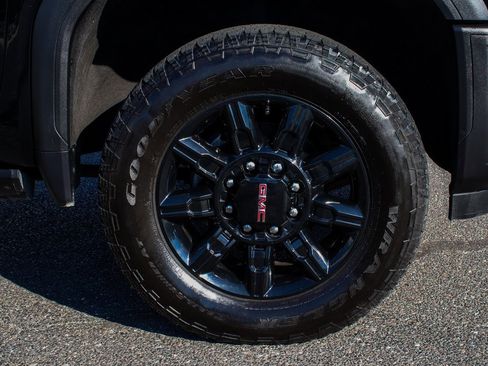 Used 2024 GMC Sierra 2500 AT4 w/ Technology Package image 7