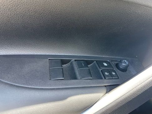 Used 2025 Toyota Corolla Cross XLE w/ Convenience Package AWD/4WD image 6