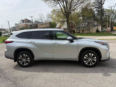 Used 2022 Toyota Highlander XLE image 10