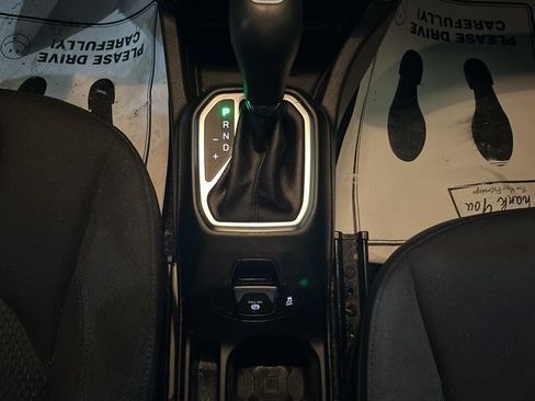 Used 2018 Jeep Renegade Altitude w/ UConnect 8.4 Nav Group image 28