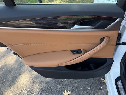 Used 2023 BMW 530i w/ Convenience Package RWD image 21