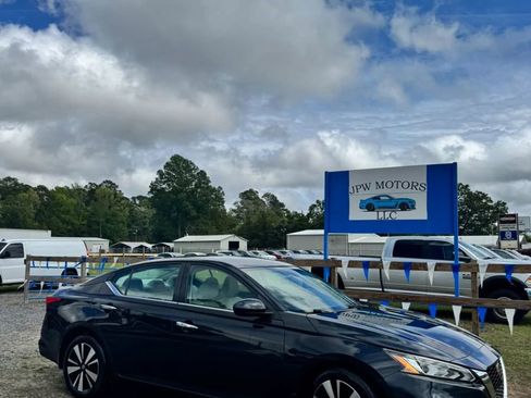 Used 2021 Nissan Altima 2.5 SV FWD image 1