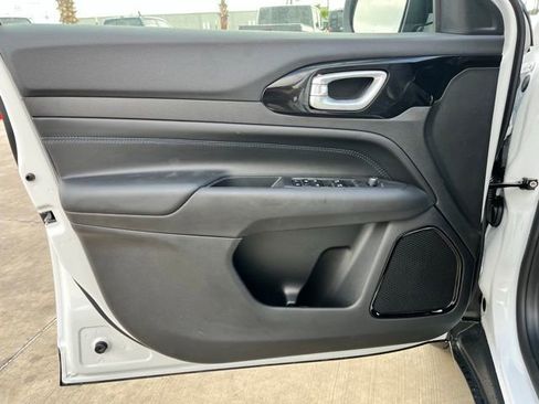 New 2026 Jeep Compass Latitude image 16