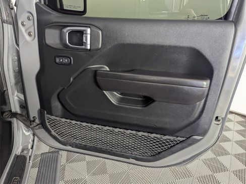 Used 2021 Jeep Gladiator Sport image 32