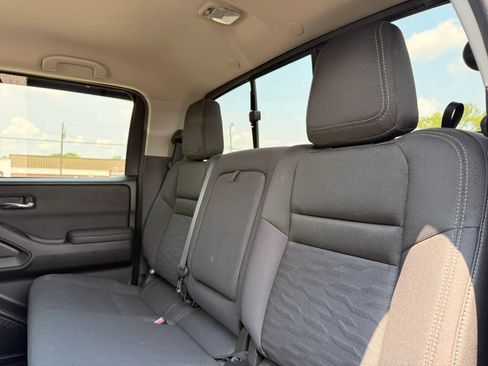 Used 2022 Nissan Frontier SV AWD/4WD image 17