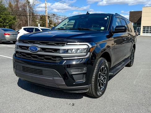 Used 2024 Ford Expedition Max XLT image 3