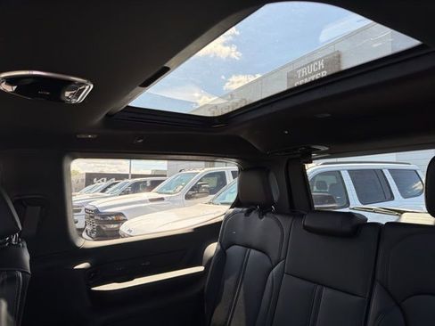 New 2026 Jeep Grand Wagoneer Limited AWD/4WD image 11