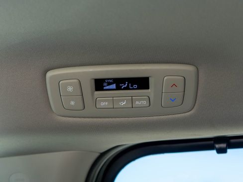 Certified 2025 Kia Carnival SX FWD image 16