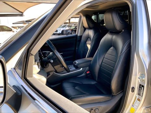 Used 2023 Toyota Highlander XLE image 7