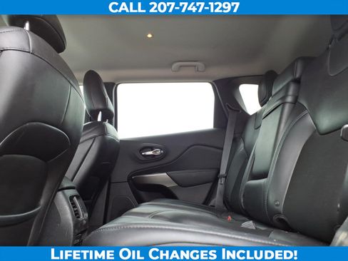 Used 2019 Jeep Cherokee Latitude Plus w/ Comfort/Convenience Group AWD/4WD image 12