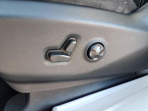 Used 2022 Chrysler Pacifica Touring-L image 22