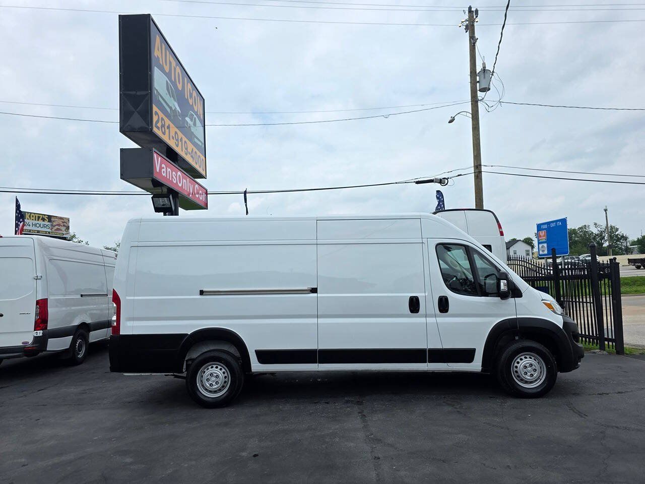 Used 2025 RAM ProMaster 3500 w/ Convenience Group FWD image 3