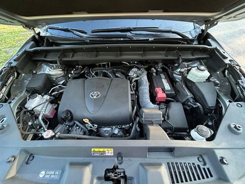 Used 2022 Toyota Highlander XSE FWD image 12