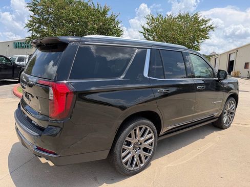 Used 2026 GMC Yukon Denali Ultimate w/ LPO, Floor Liner Package AWD/4WD image 7