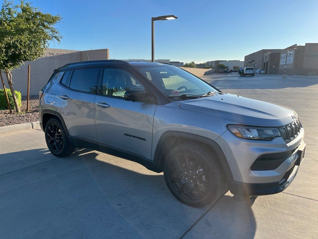 Used 2022 Jeep Compass Latitude w/ Convenience Group FWD image 4