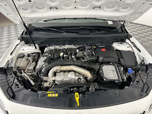 Used 2025 Mercedes-Benz GLB 250 image 35