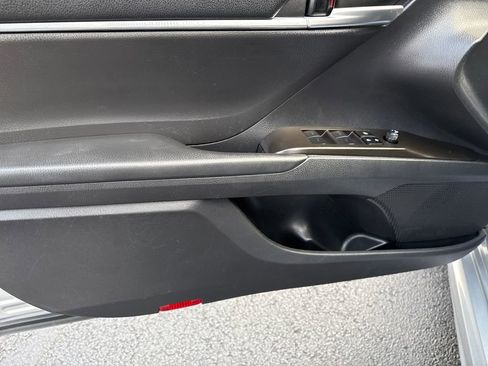 Used 2021 Toyota Camry SE image 11