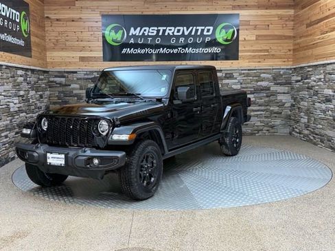 Used 2022 Jeep Gladiator Sport AWD/4WD image 4