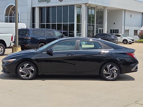 Used 2024 Hyundai Elantra Limited FWD image 3